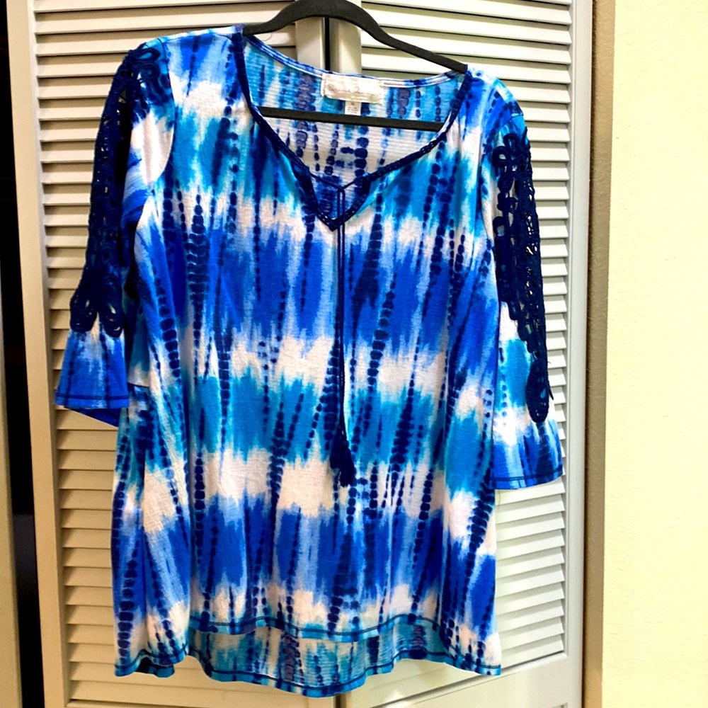 Cute tie dye top by French Laundry sizeXL